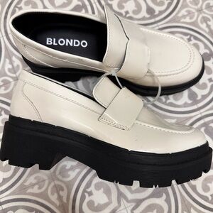 BLONDO NWOT white waterproof lug sole loafer size 5.5